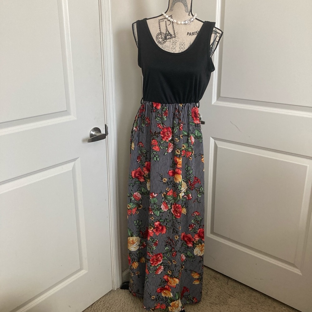 Chic Black and Floral Maxi Dress Sleeveless Black Top Floral Maxi Skirt